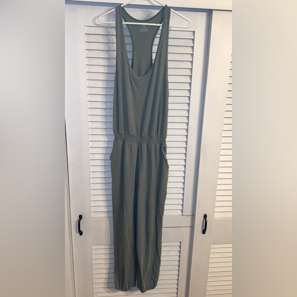 2022 AE AERIE American Eagle WMN MED Green Sleeveless Jumpsuit w/side pockets - Picture 2 of 12